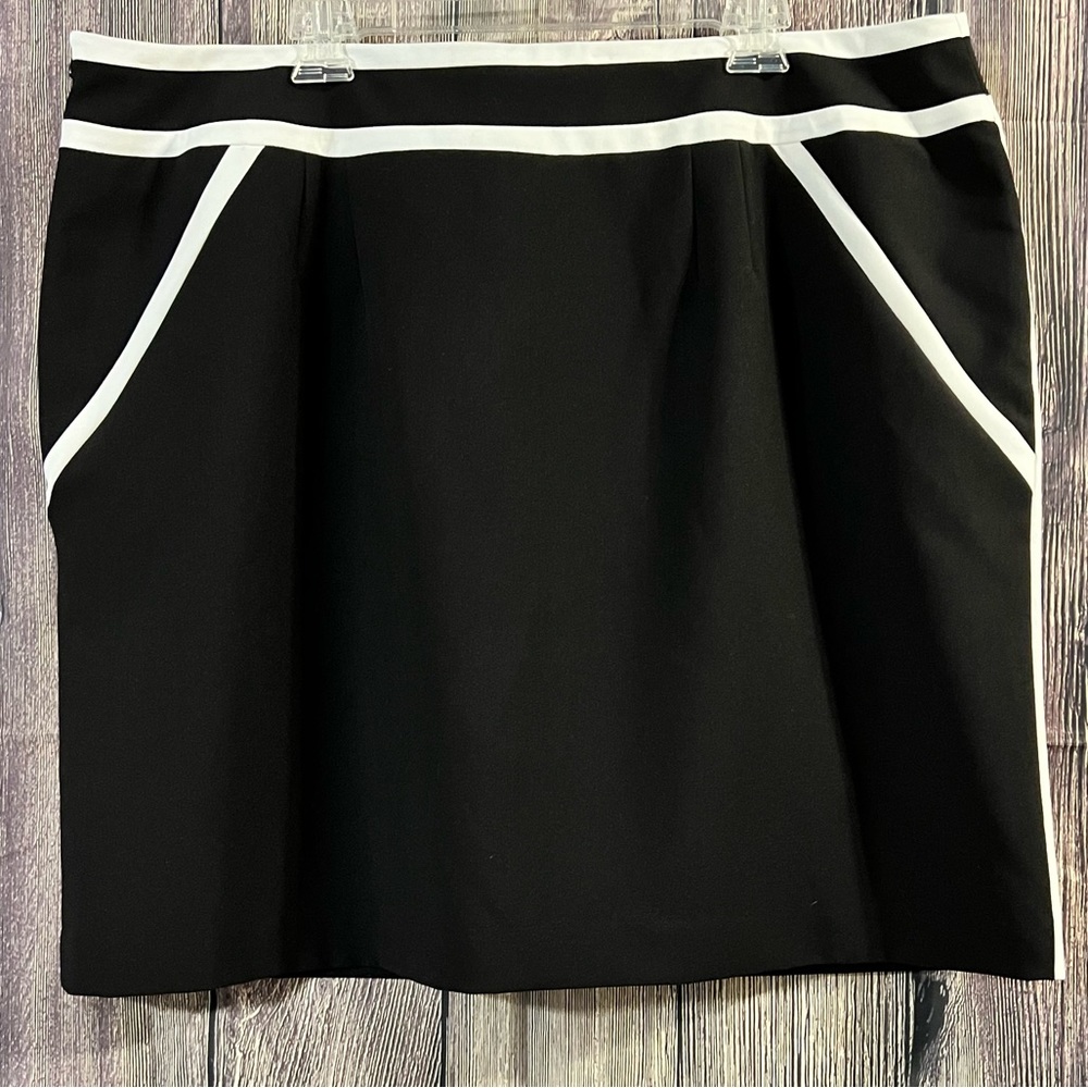 THE perfect black skirt! ❤️